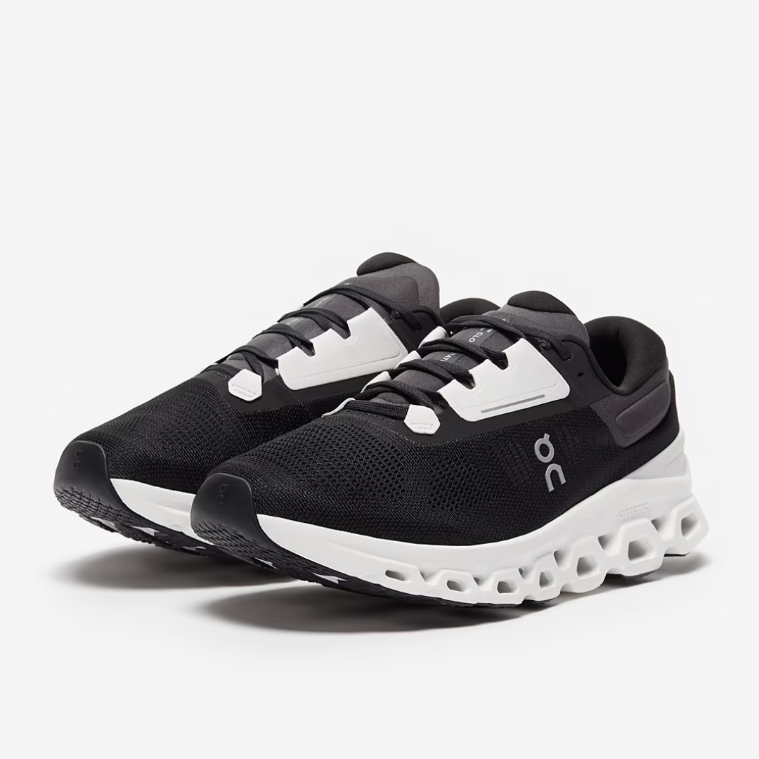 On Running Cloudstratus 3 - Black/White